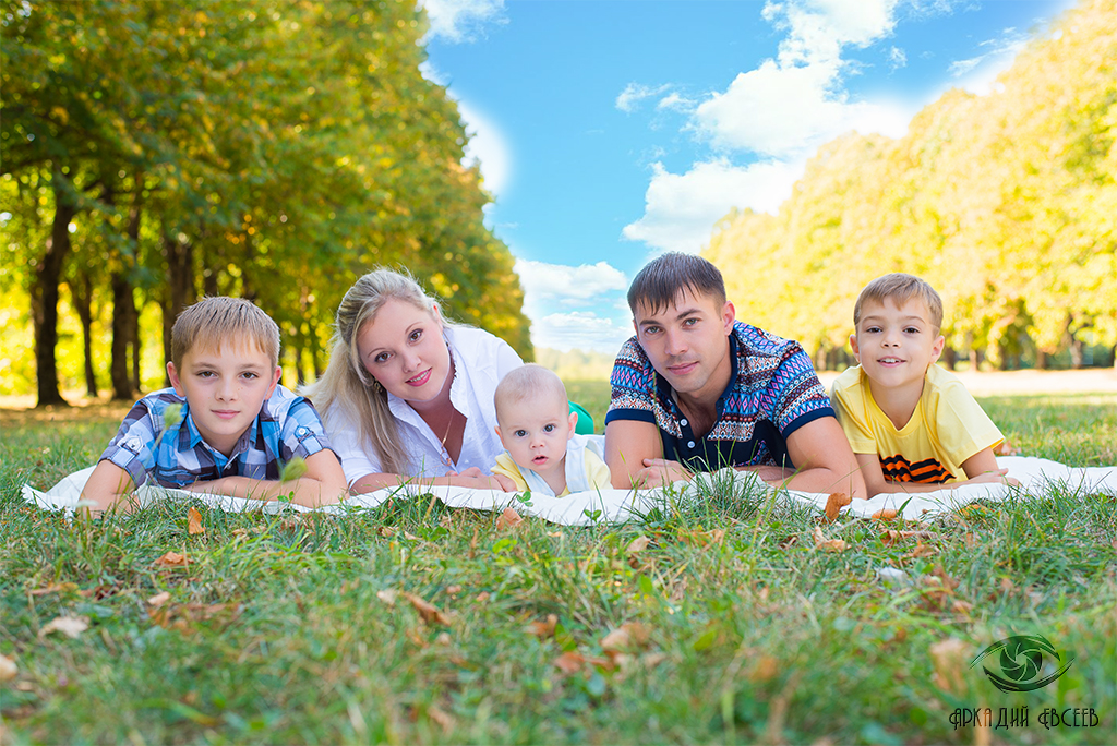 Фото семьи на природе с детьми летом